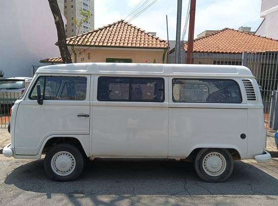 VOLKSWAGEN KOMBI 1.4 MI STD 8V FLEX 4P MANUAL