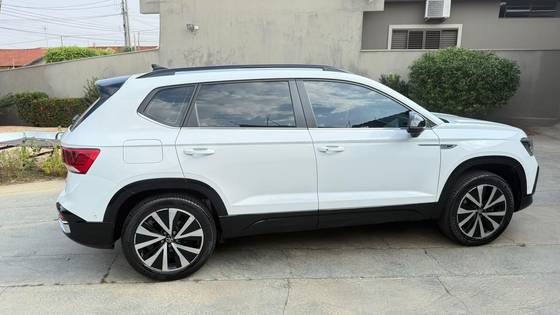 VOLKSWAGEN TAOS 1.4 250 TSI TOTAL FLEX HIGHLINE AUTOMÁTICO