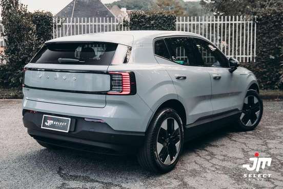 VOLVO-EX30-2024