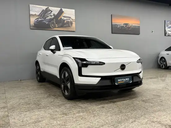 VOLVO-EX30-2024