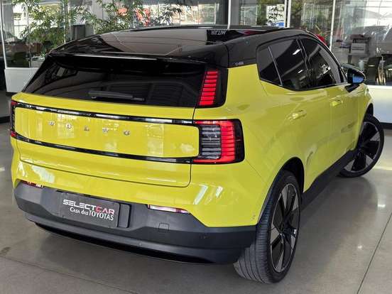 VOLVO-EX30-2024