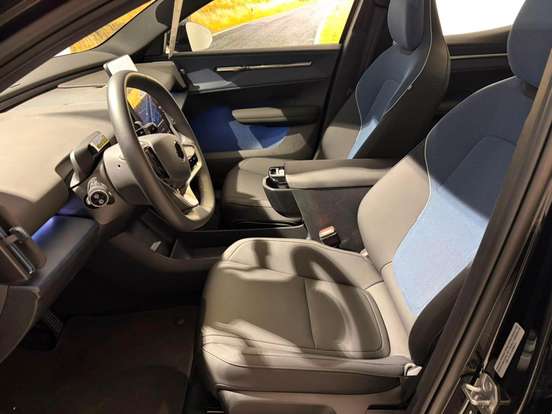 VOLVO-EX30-2024