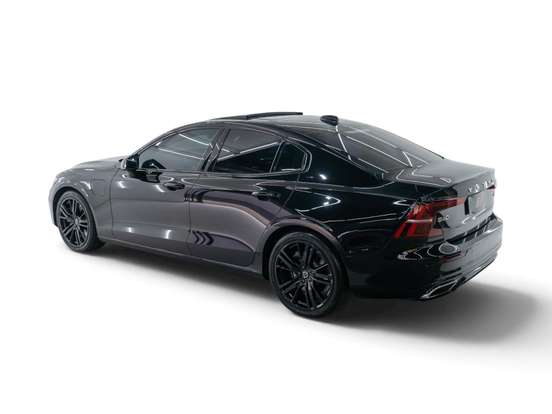 VOLVO-S60-2.0 T8 R-DESIGN HÍBRIDO 4P AUTOMÁTICO VOLVO-S60-2019