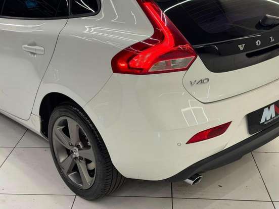 VOLVO-V40-2.0 T4 KINETIC GASOLINA 4P AUTOMÁTICO VOLVO-V40-2017