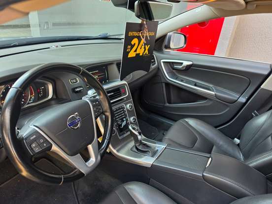 VOLVO-V60-2.0 T5 MOMENTUM TURBO GASOLINA 4P AUTOMÁTICO VOLVO-V60-2015