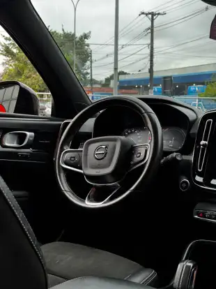 VOLVO-XC40-2021