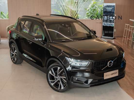 VOLVO-XC40-2020