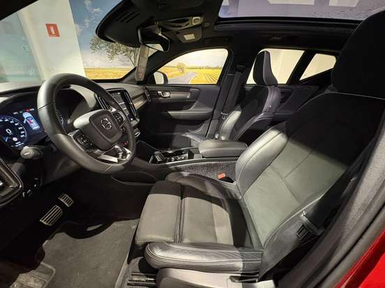 VOLVO-XC40-2022