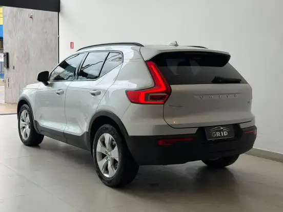 VOLVO-XC40-2019