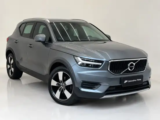 VOLVO-XC40-2018