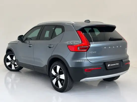 VOLVO-XC40-2018