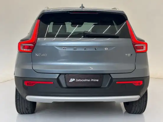 VOLVO-XC40-2018