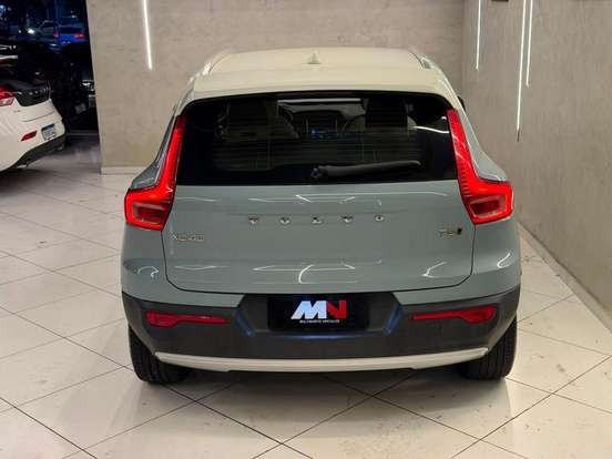 VOLVO-XC40-2018