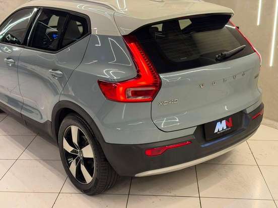 VOLVO-XC40-2018