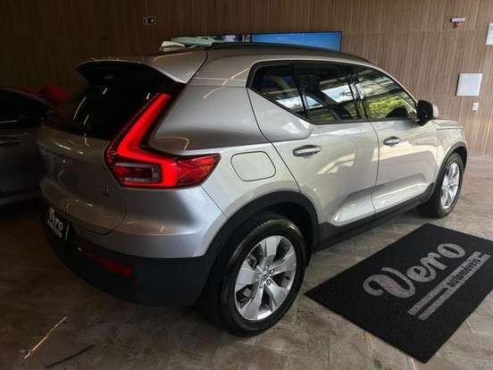 VOLVO-XC40-2018