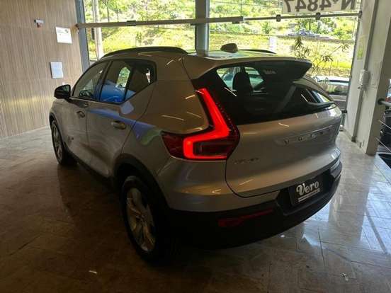 VOLVO-XC40-2018
