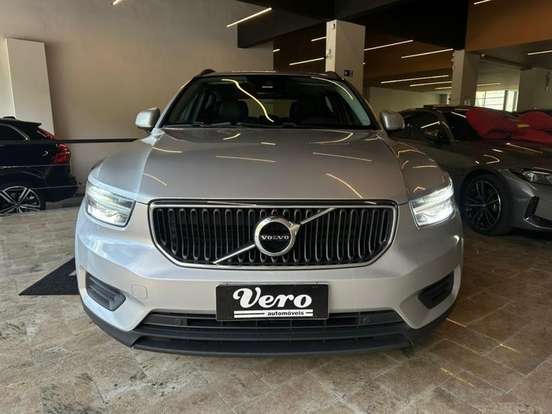 VOLVO-XC40-2018