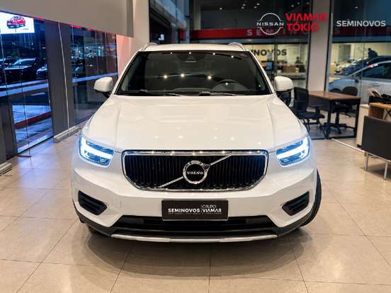 VOLVO-XC40-2018