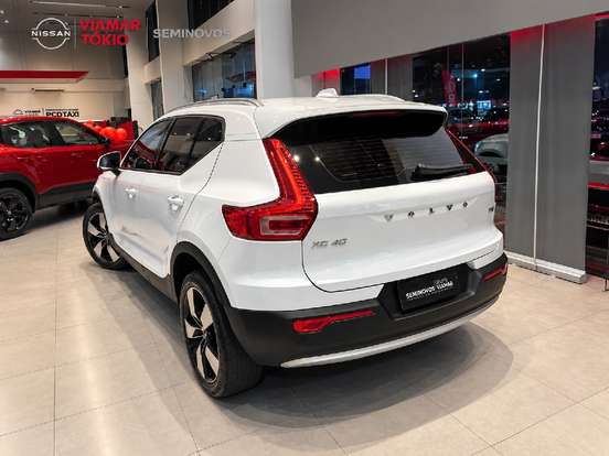 VOLVO-XC40-2018