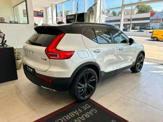 VOLVO-XC40-2.0 T5 GASOLINA R-DESIGN AWD GEARTRONIC VOLVO-XC40-2018