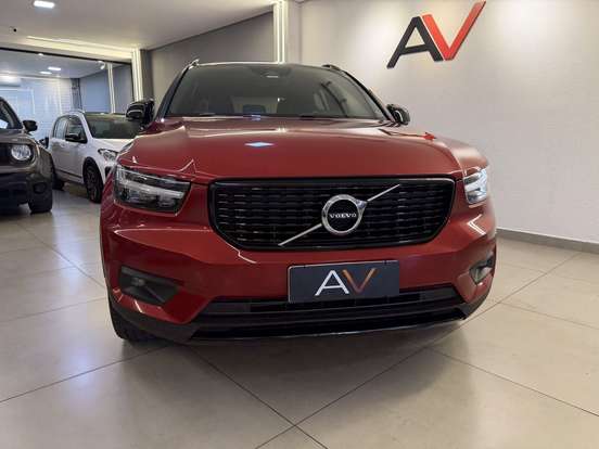 VOLVO-XC40-2018