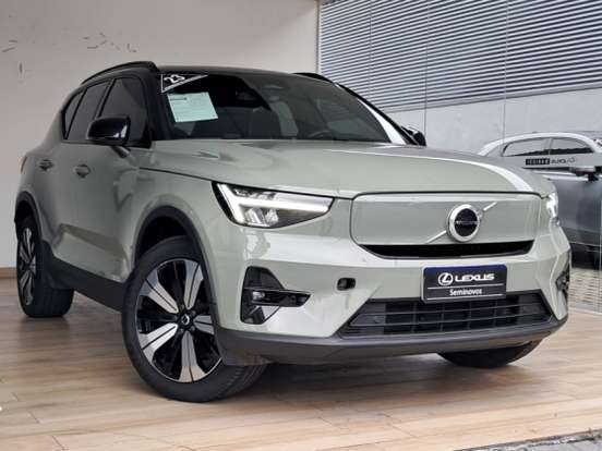 VOLVO-XC40-2022