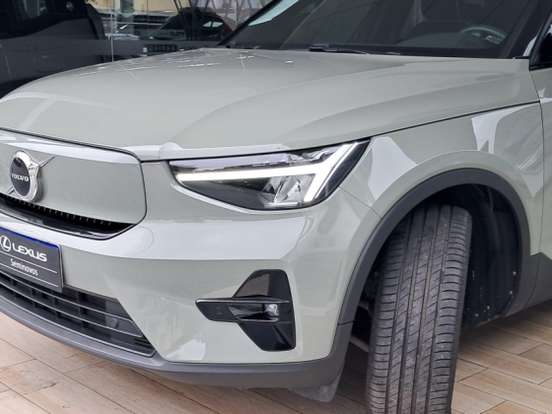 VOLVO-XC40-2022