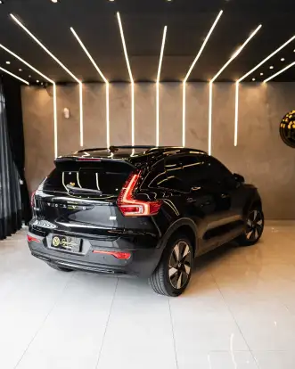 VOLVO-XC40-2023