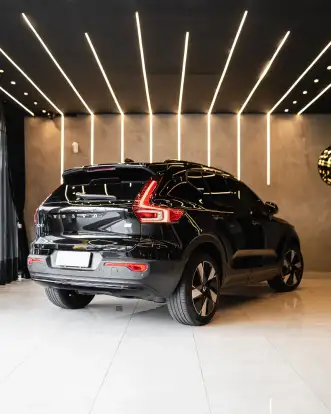 VOLVO-XC40-2023