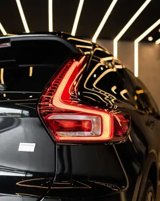 VOLVO-XC40-2023