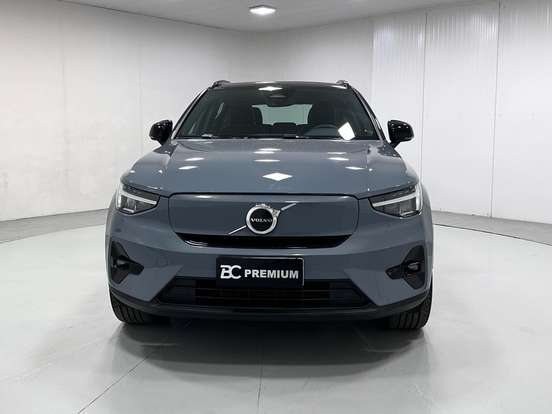 VOLVO-XC40-2023