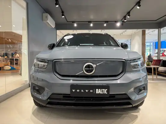 VOLVO-XC40-2021