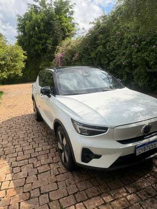 VOLVO-XC40-2023