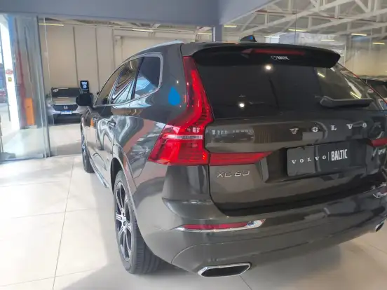 VOLVO-XC60-2018