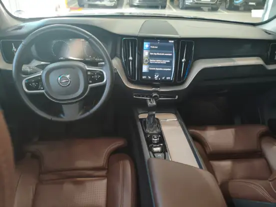 VOLVO-XC60-2018