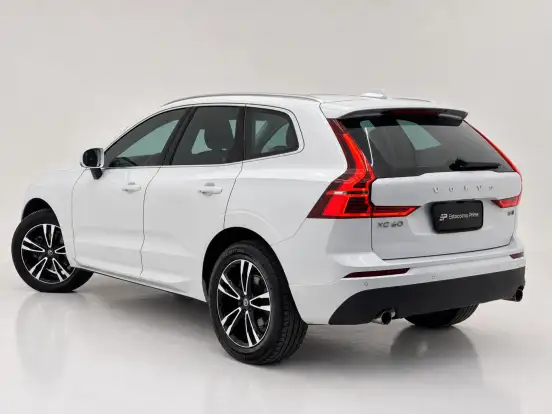 VOLVO-XC60-2.0 T5 GASOLINA MOMENTUM AWD GEARTRONIC VOLVO-XC60-2019