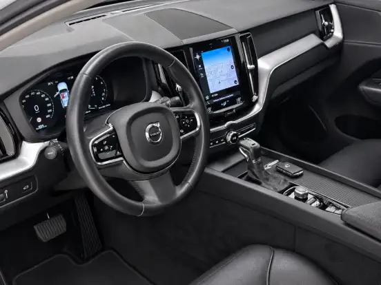 VOLVO-XC60-2.0 T5 GASOLINA MOMENTUM AWD GEARTRONIC VOLVO-XC60-2019