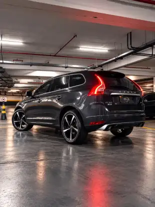 VOLVO-XC60-2015