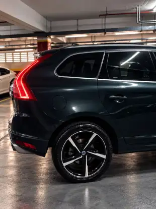 VOLVO-XC60-2015