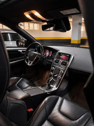 VOLVO-XC60-2015