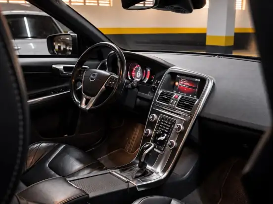 VOLVO-XC60-2.0 T5 R DESIGN TURBO GASOLINA 4P AUTOMÁTICO VOLVO-XC60-2015