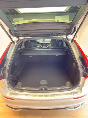 VOLVO-XC60-2023