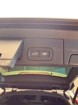 VOLVO-XC60-2023