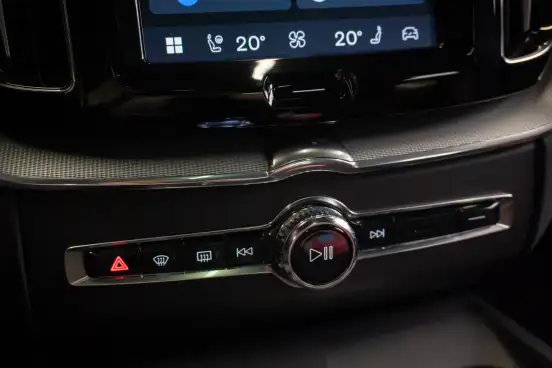 VOLVO-XC60-2023
