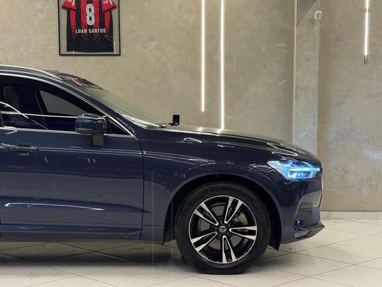 VOLVO-XC60-2.0 D5 DIESEL MOMENTUM AWD GEARTRONIC VOLVO-XC60-2019