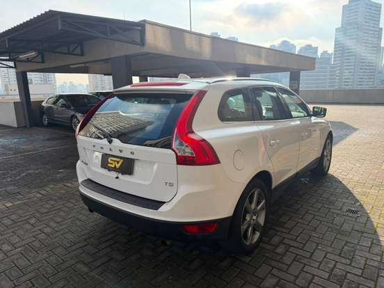 VOLVO-XC60-2.0 T5 DYNAMIC FWD TURBO GASOLINA 4P AUTOMÁTICO VOLVO-XC60-2013