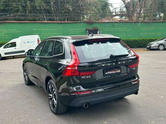 VOLVO-XC60-2.0 T5 GASOLINA MOMENTUM AWD GEARTRONIC VOLVO-XC60-2018