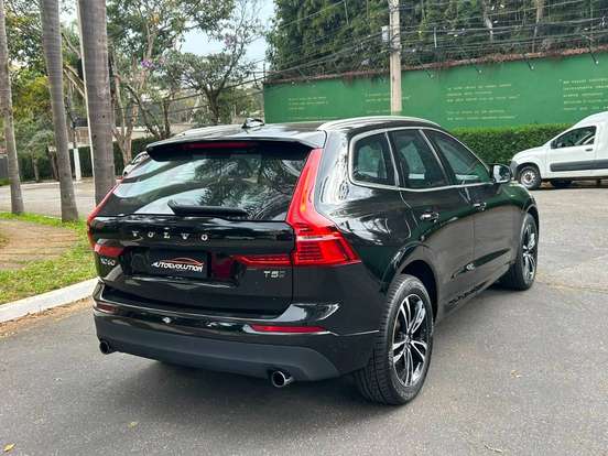 VOLVO-XC60-2018