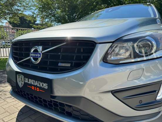 VOLVO-XC60-2.0 T6 R DESIGN TURBO GASOLINA 4P AUTOMÁTICO VOLVO-XC60-2015