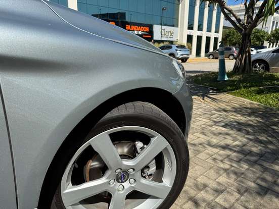 VOLVO-XC60-2.0 T6 R DESIGN TURBO GASOLINA 4P AUTOMÁTICO VOLVO-XC60-2015